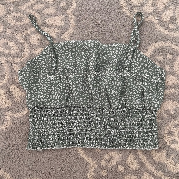 Green top with adjustable straps and bow in front. Size small. Brand Romwe. - Picture 2 of 2